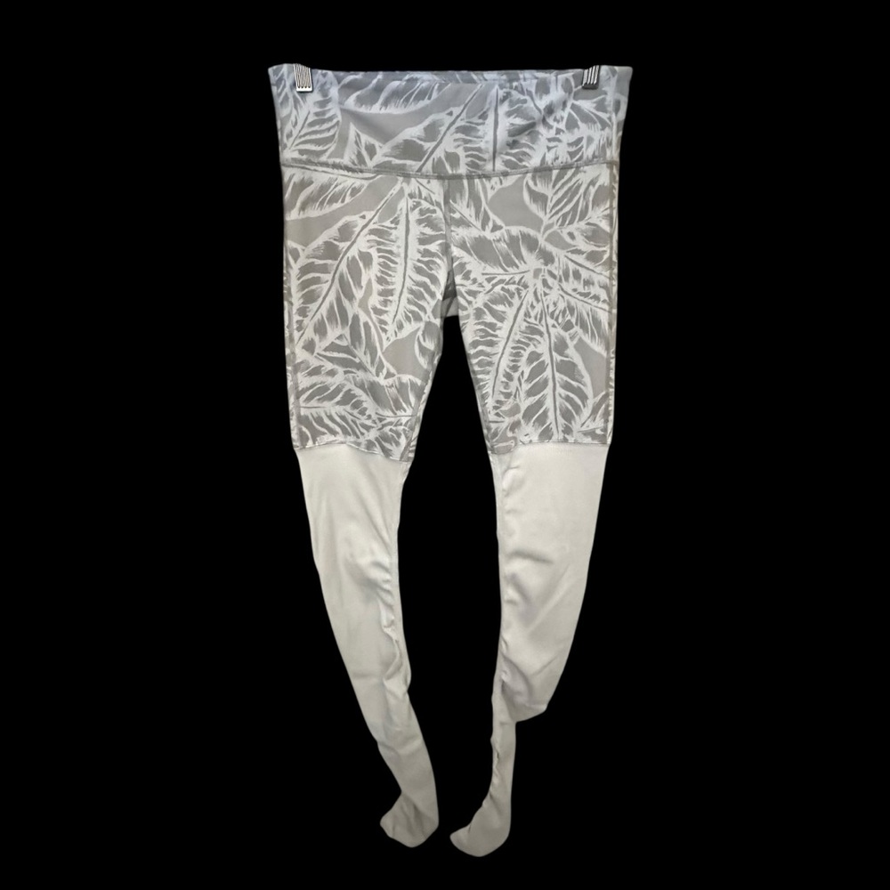 ALO Yoga Goddess Leggings Size Large Gray and White Palm Leaf Print and White - Picture 3 of 9